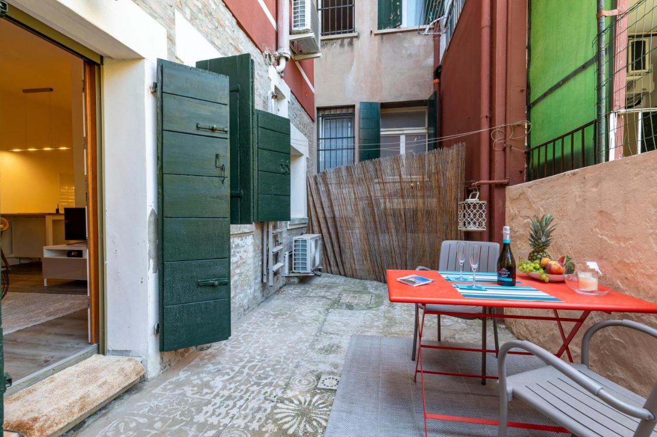 Snug Apartment With Private Courtyard M0270422677 베니스 외부 사진